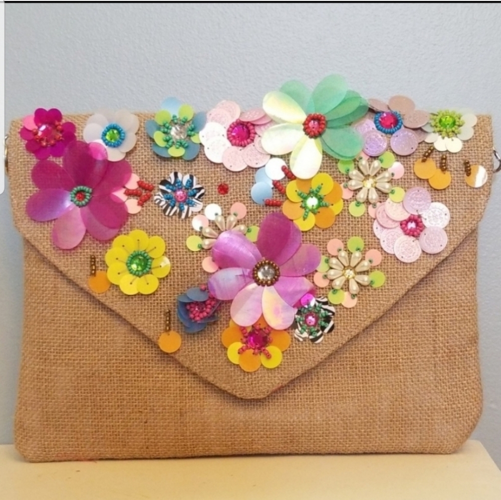 So Unique! Perfect Summer Clutch